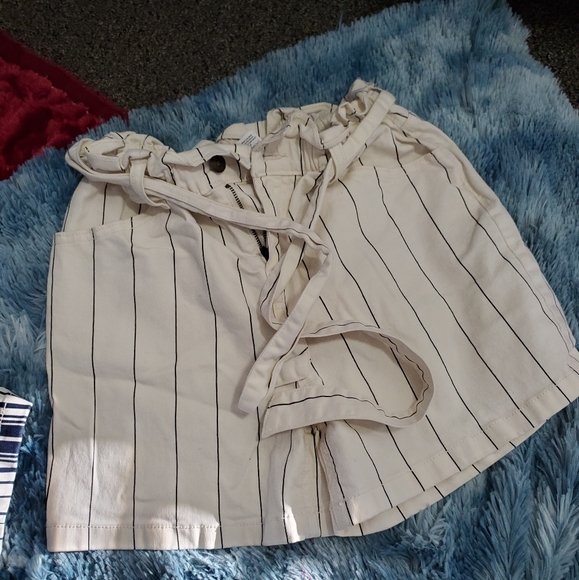 2 PAIRS OF STRIPED RUFFLE ELASTIC WAISTBAND SHORTS! - Picture 4 of 12